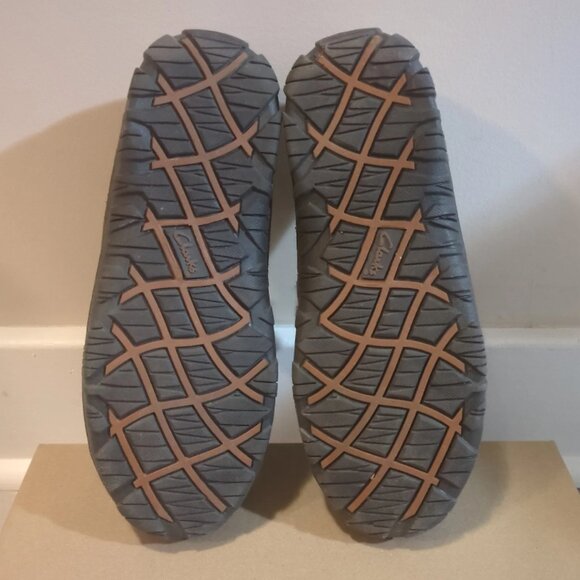 Clarks England Venetian Moccasin Leather Indoor Outdoor Slippers Brown Size 9M - Picture 4 of 7